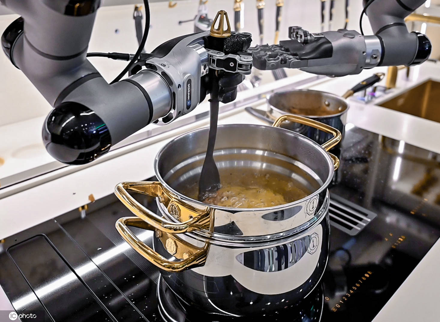 智能集成双重加持，烹饪机器人能否成为下一个爆款赛道？